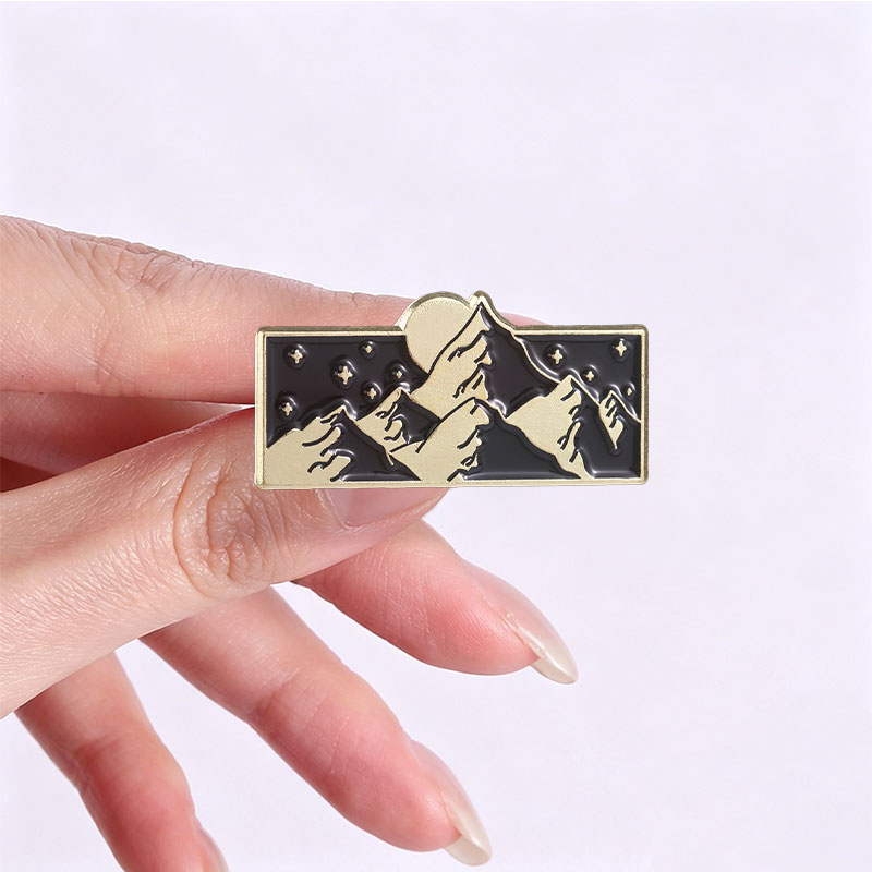 Lencana Enamel Pemandangan Gun - Travel Accessories Jewelry ulasan dan harga